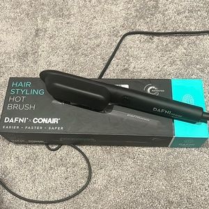 DAFNI X CONAIR hot brush